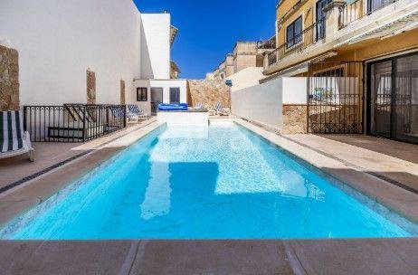 Xemxija – Maisonette with Private Pool & Garage