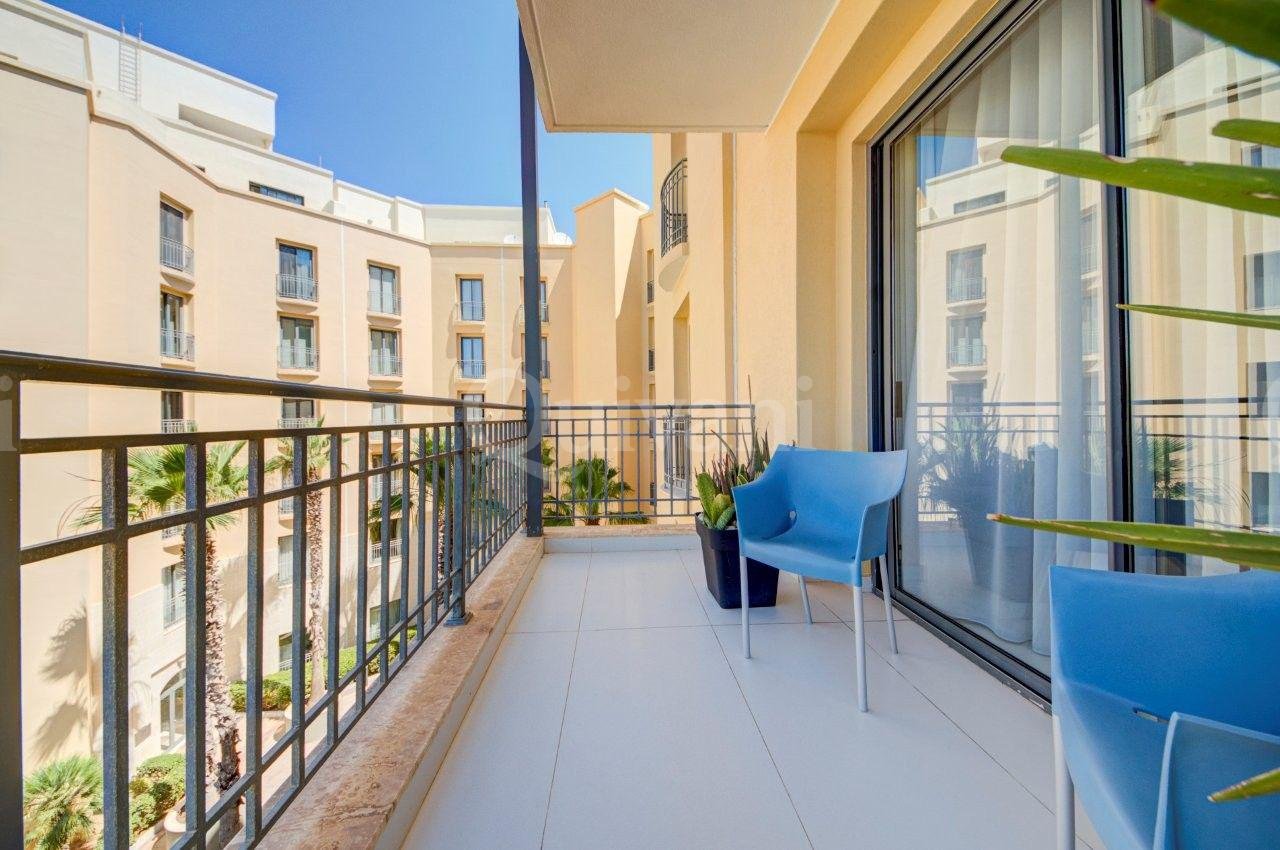 Exclusive Seafront Residence in Portomaso SDA