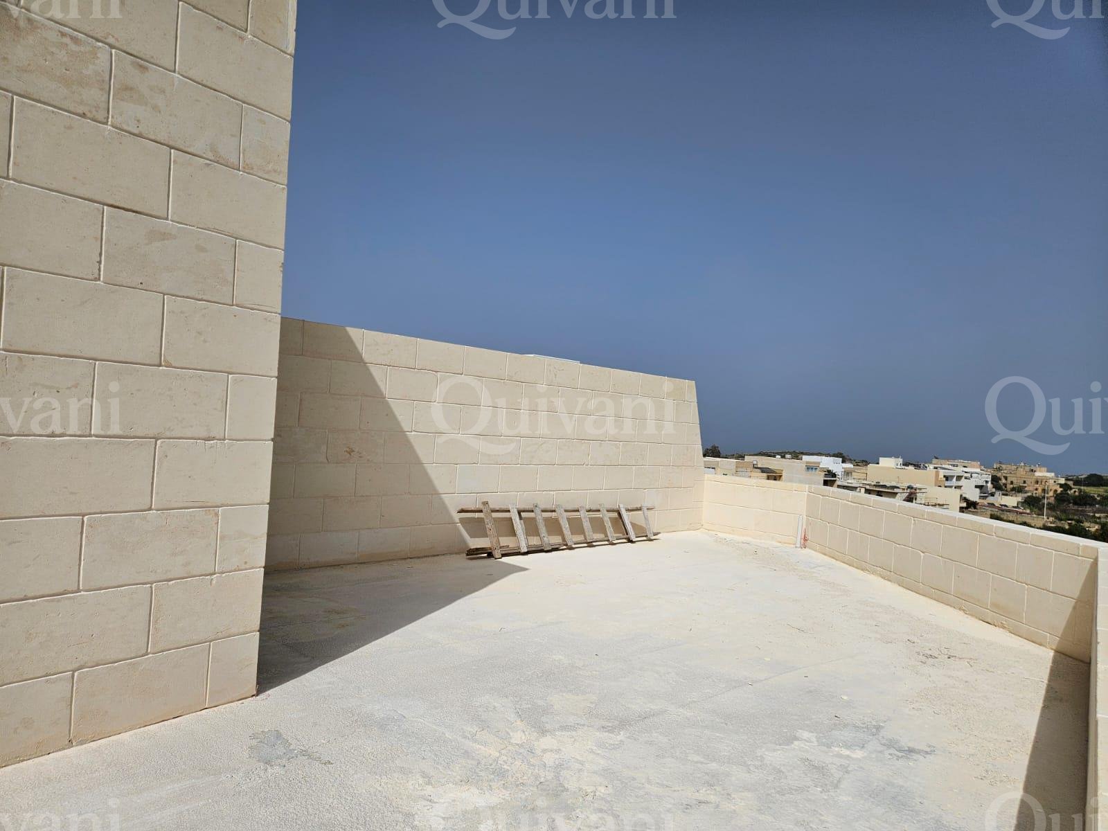Qala, Penthouse