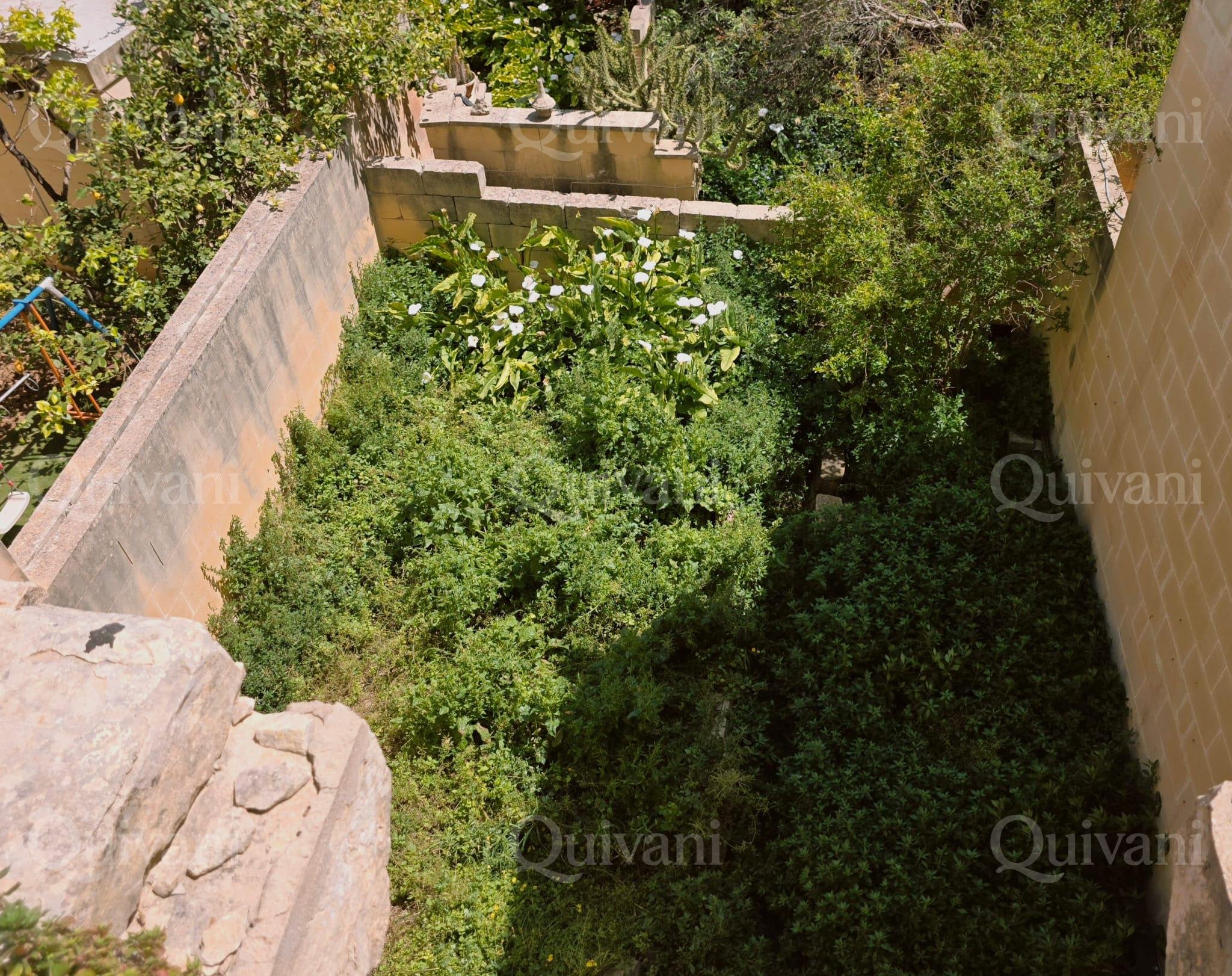 Gharb, Unconverted House of Character