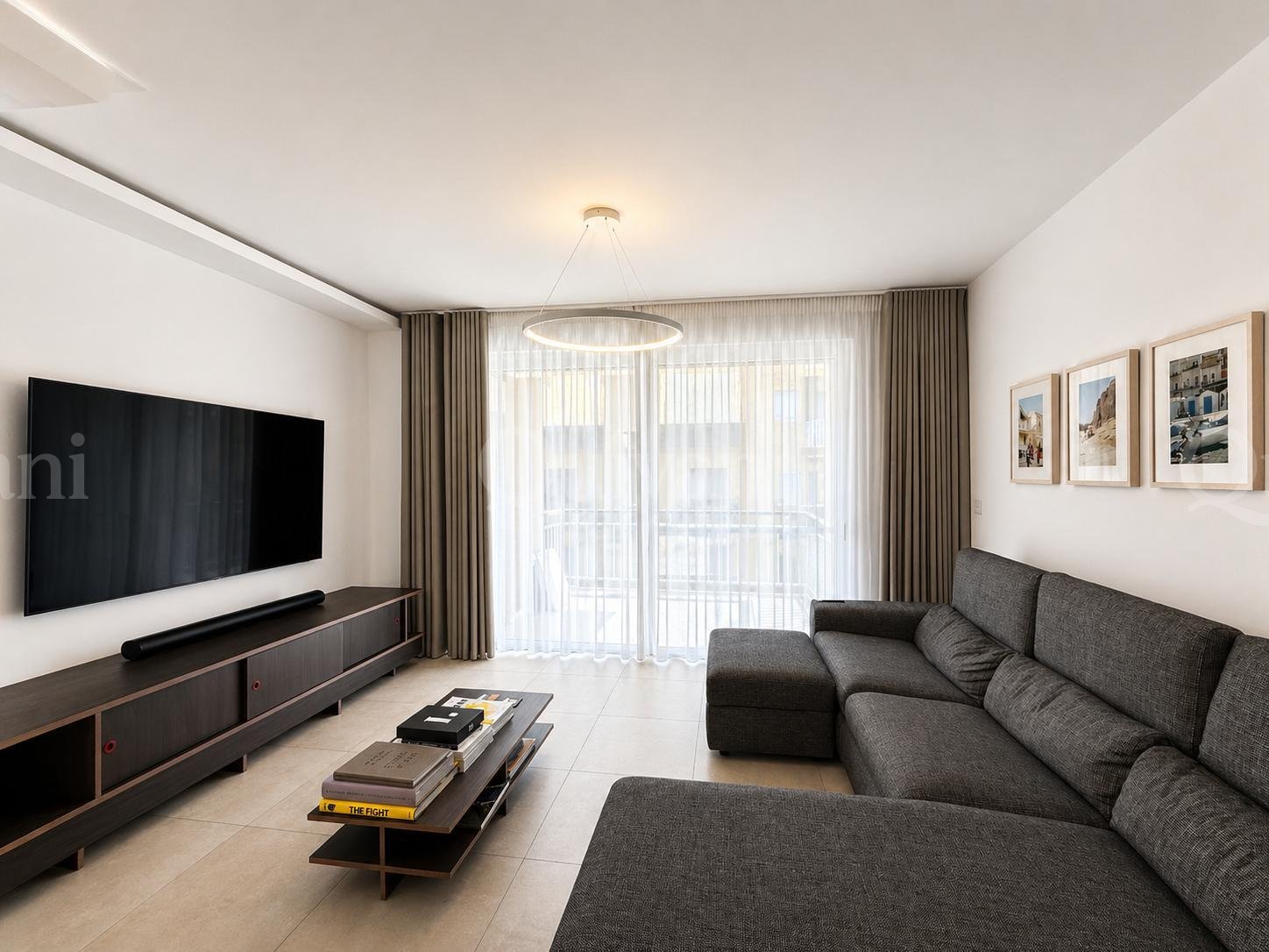 Victoria, Fully Furnished Apartment