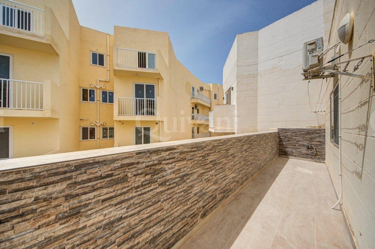 Sannat, Fully furnished Penthouse