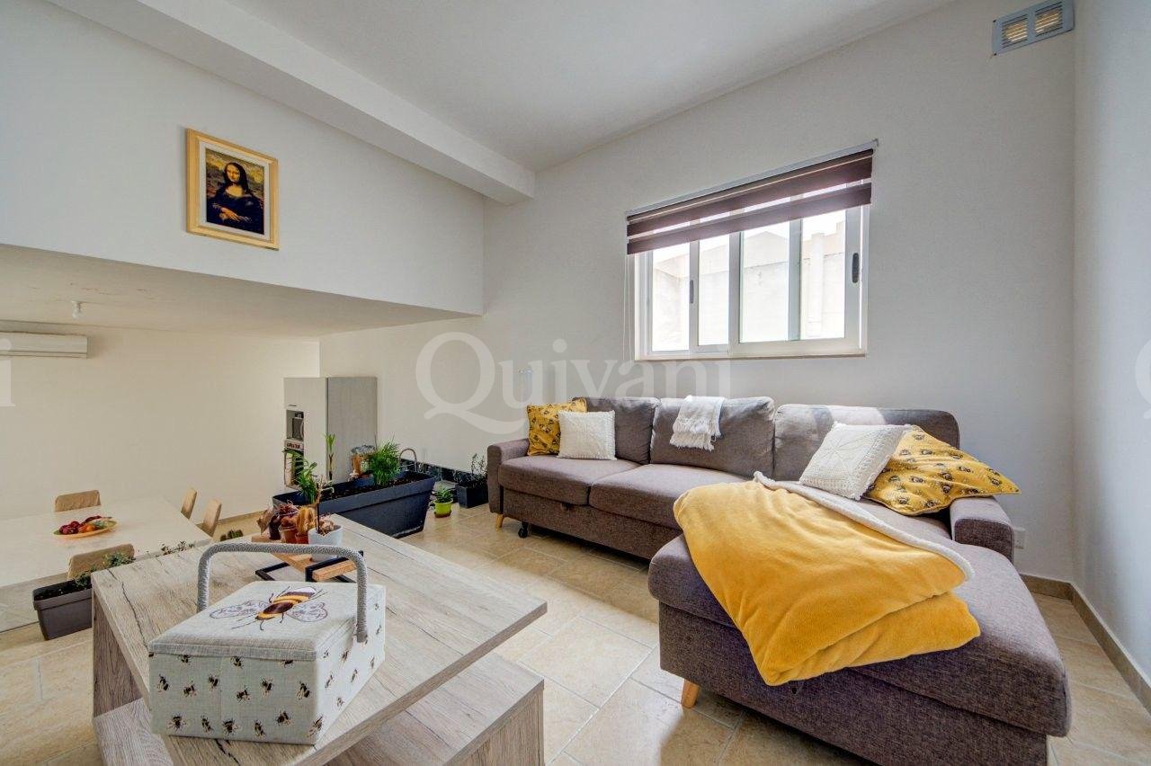 Sannat, Fully furnished Penthouse
