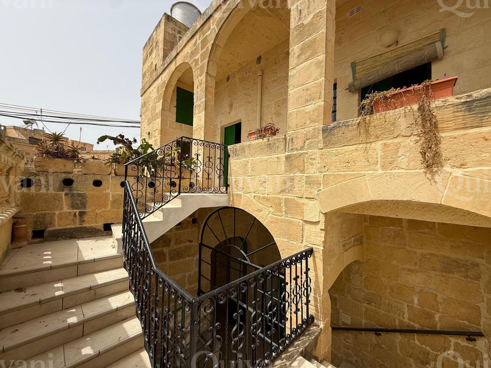 Xewkija, Furnished Farmhouse
