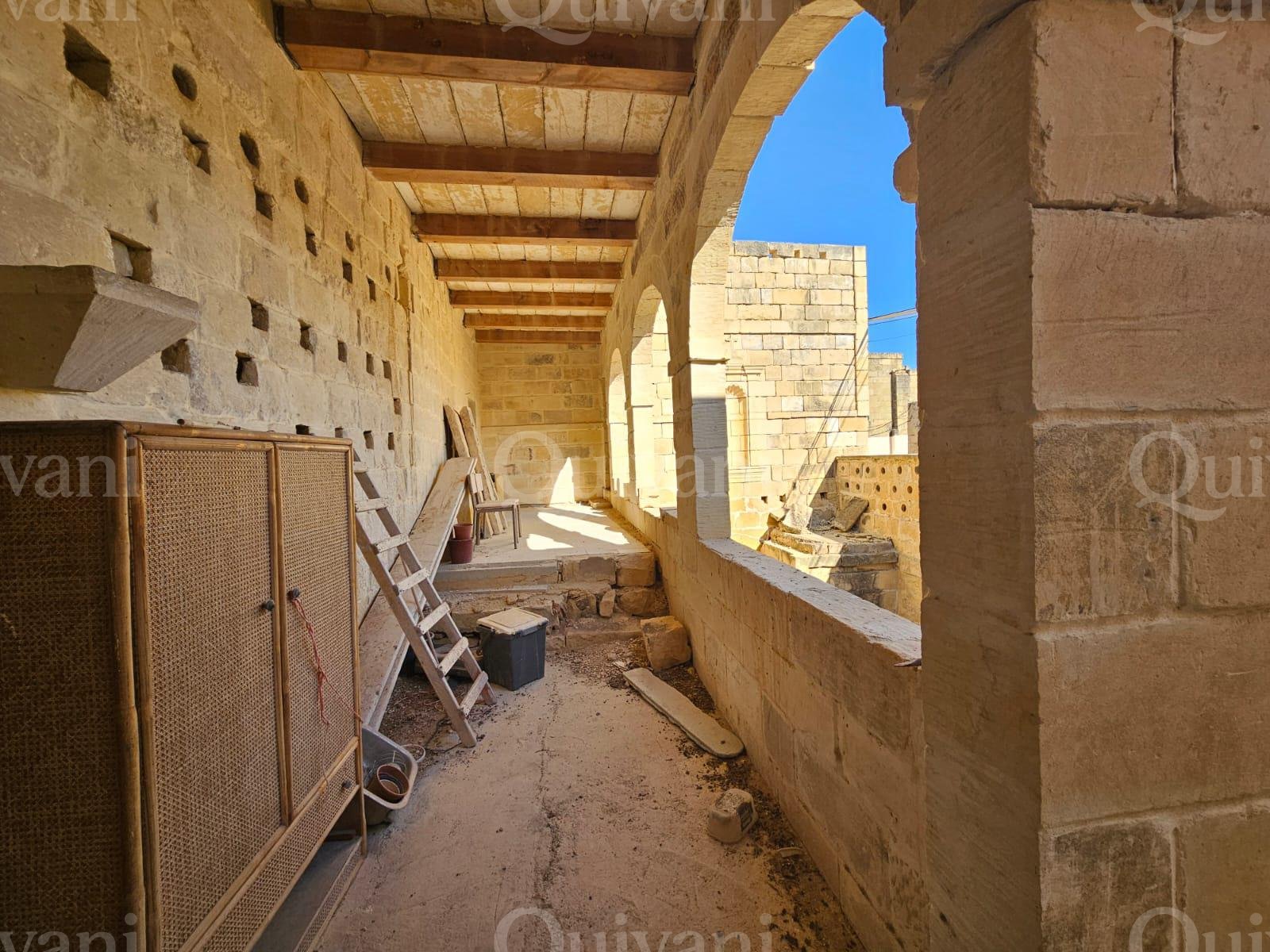 Munxar, Semi- Converted Grand Maltese Farmhouse