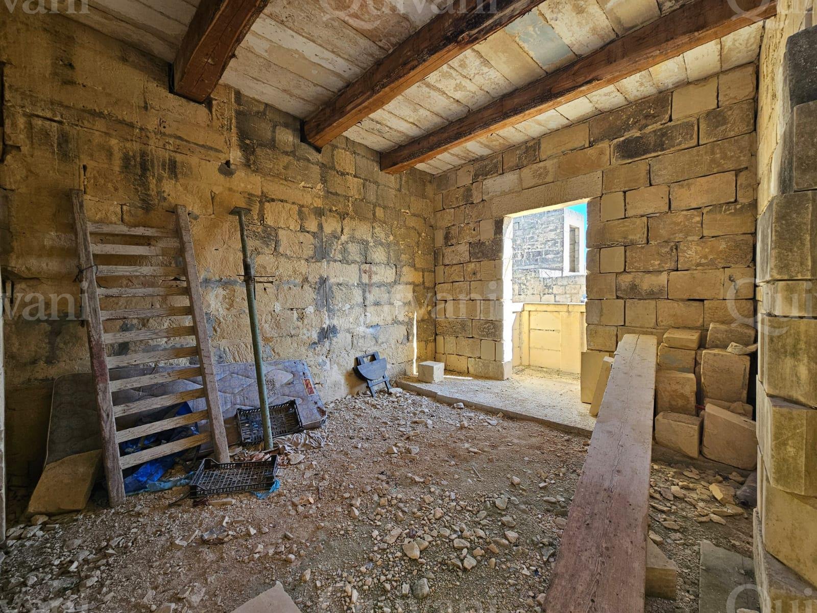 Munxar, Semi- Converted Grand Maltese Farmhouse
