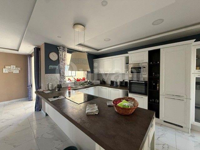 Victoria, Furnished Apartment