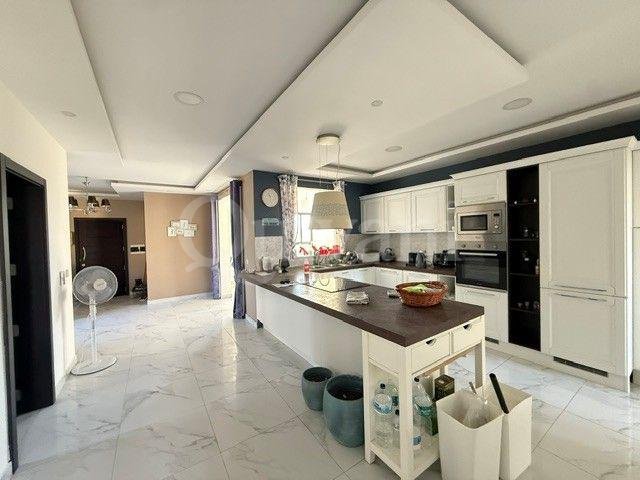 Victoria, Furnished Apartment