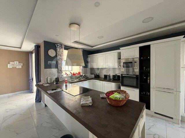 Victoria, Furnished Apartment