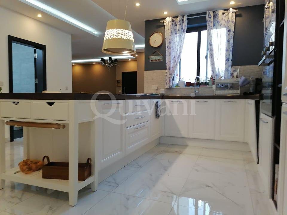 Victoria, Furnished Apartment