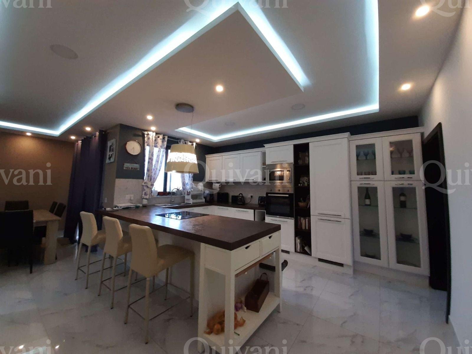 Victoria, Furnished Apartment