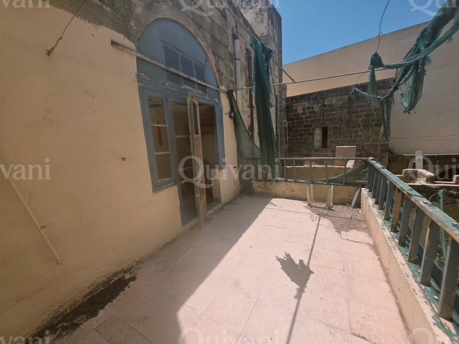 Exclusive, Victoria, UCA, Unconverted Townhouse with Garden