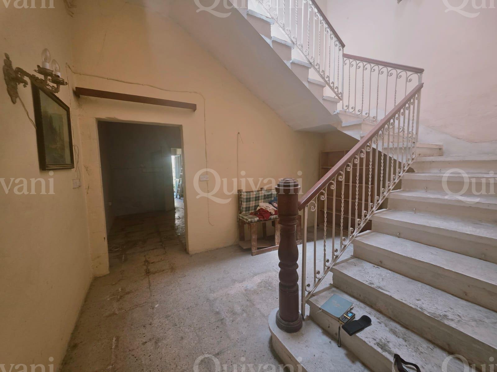 Exclusive, Victoria, UCA, Unconverted Townhouse with Garden