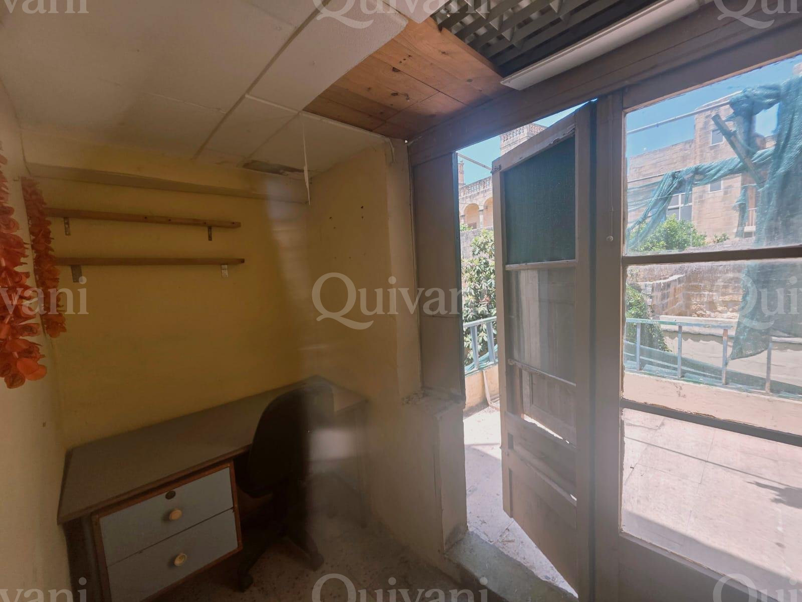 Exclusive, Victoria, UCA, Unconverted Townhouse with Garden