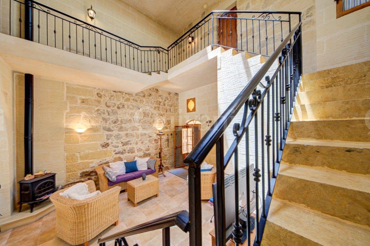 Xaghra, Furnished House of Character