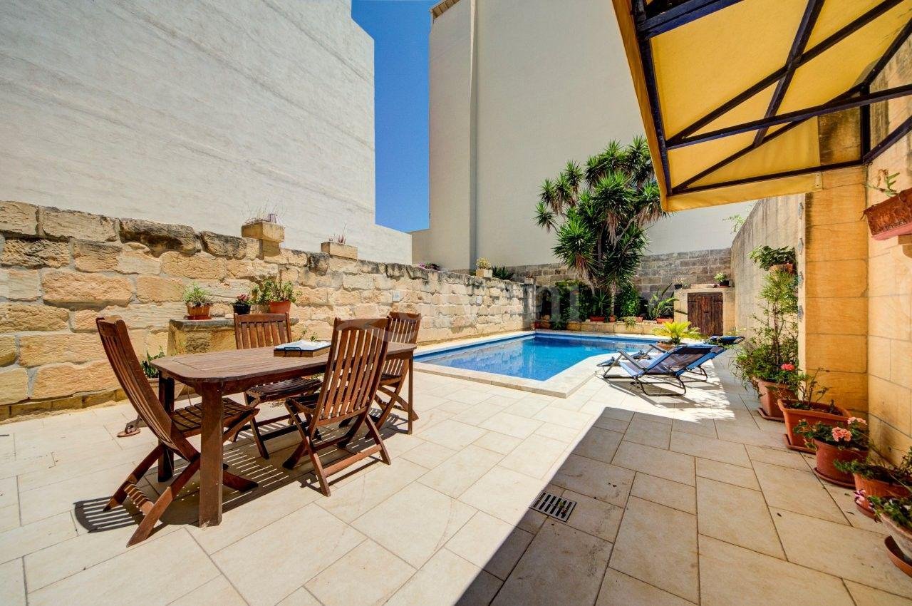 Xaghra, Furnished House of Character