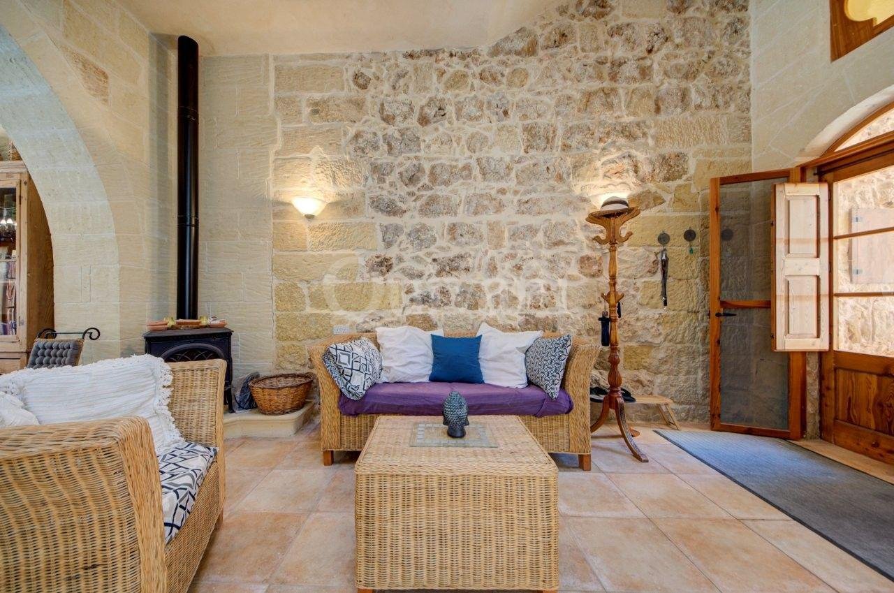 Xaghra, Furnished House of Character