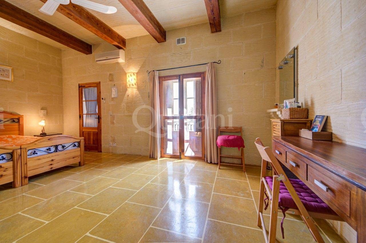 Xaghra, Furnished House of Character