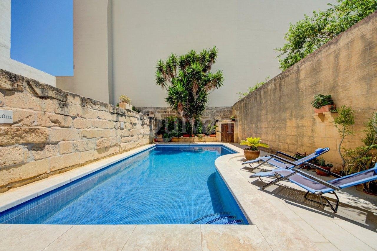 Xaghra, Furnished House of Character