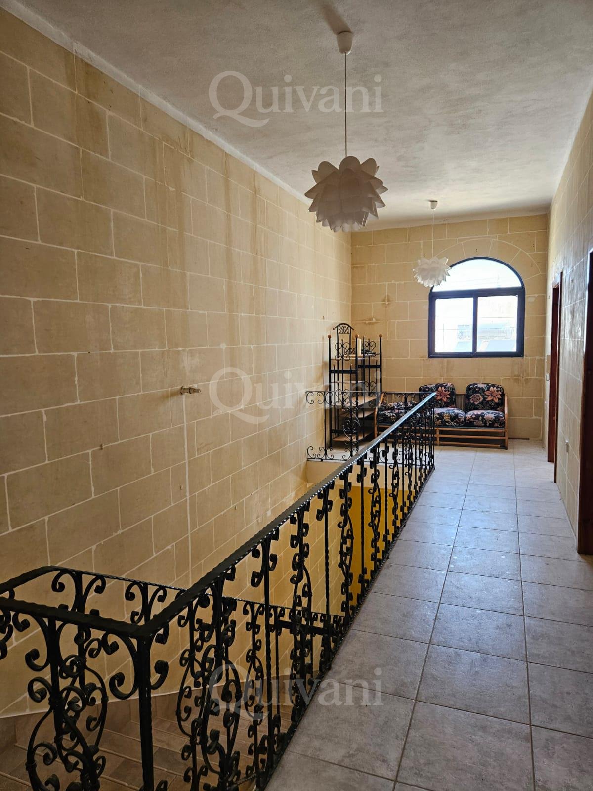 Gharb, Terraced House with Garage, Backyard & Terrace