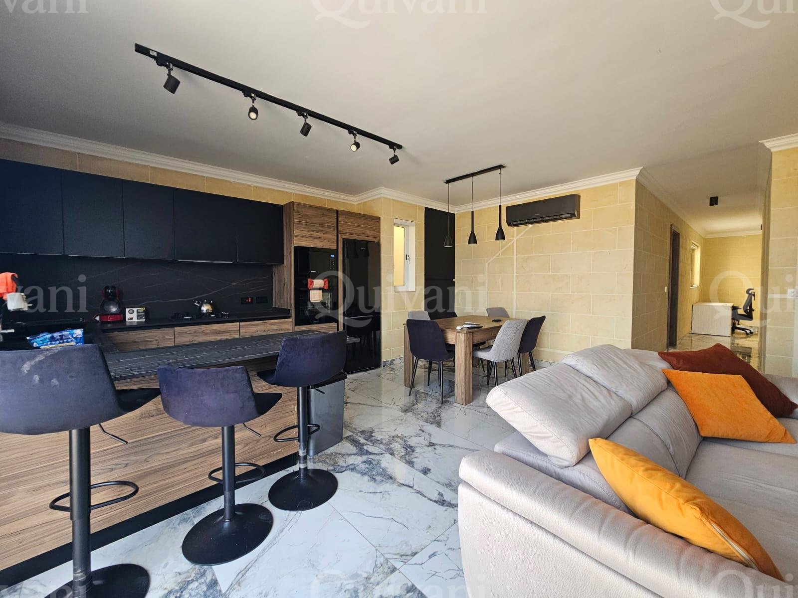 Sannat, Modern 3-Bedroom Penthouse with Panoramic Views, Airspace & Pool