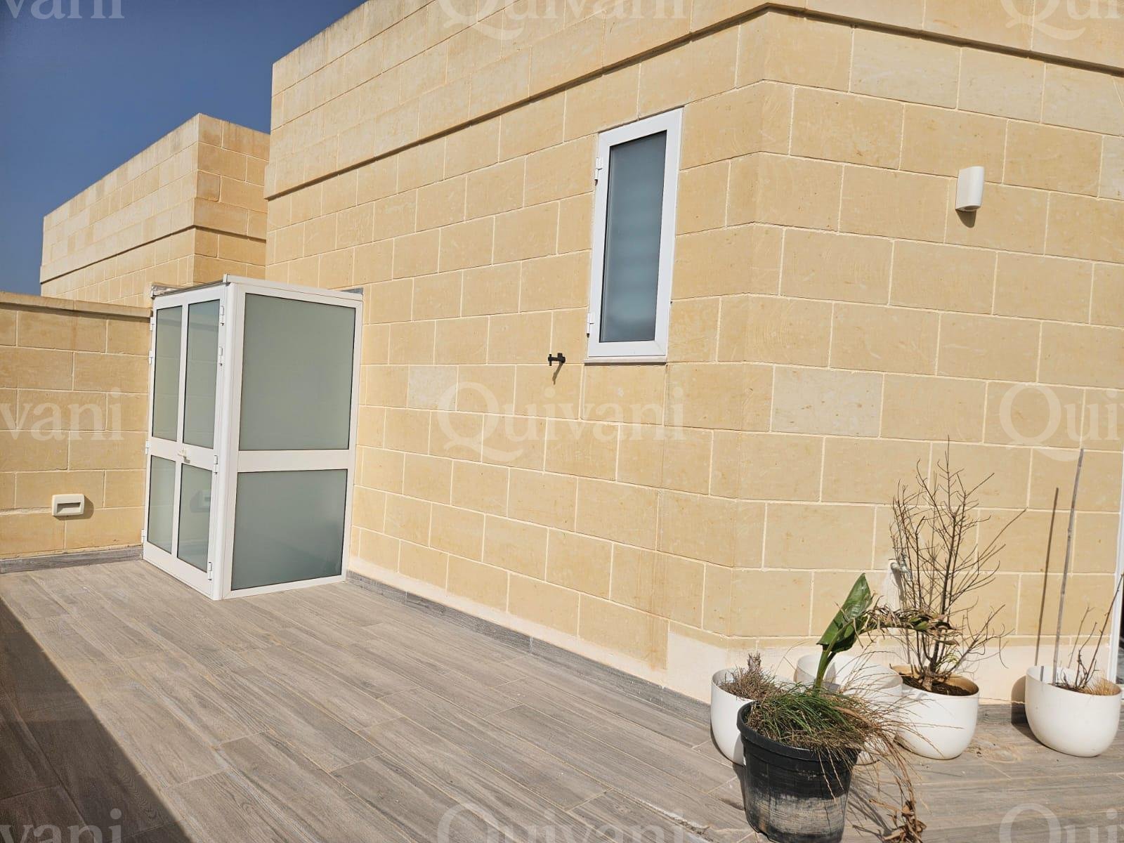 Sannat, Modern 3-Bedroom Penthouse with Panoramic Views, Airspace & Pool