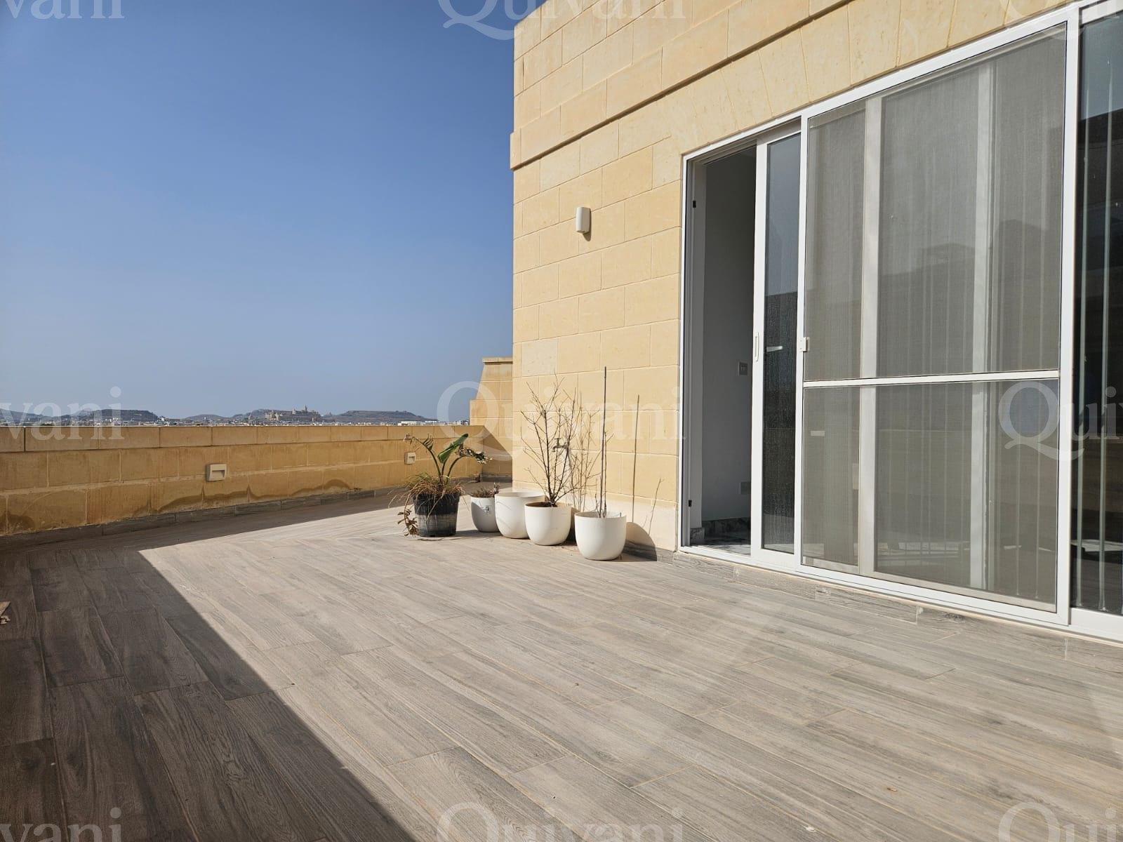 Sannat, Modern 3-Bedroom Penthouse with Panoramic Views, Airspace & Pool