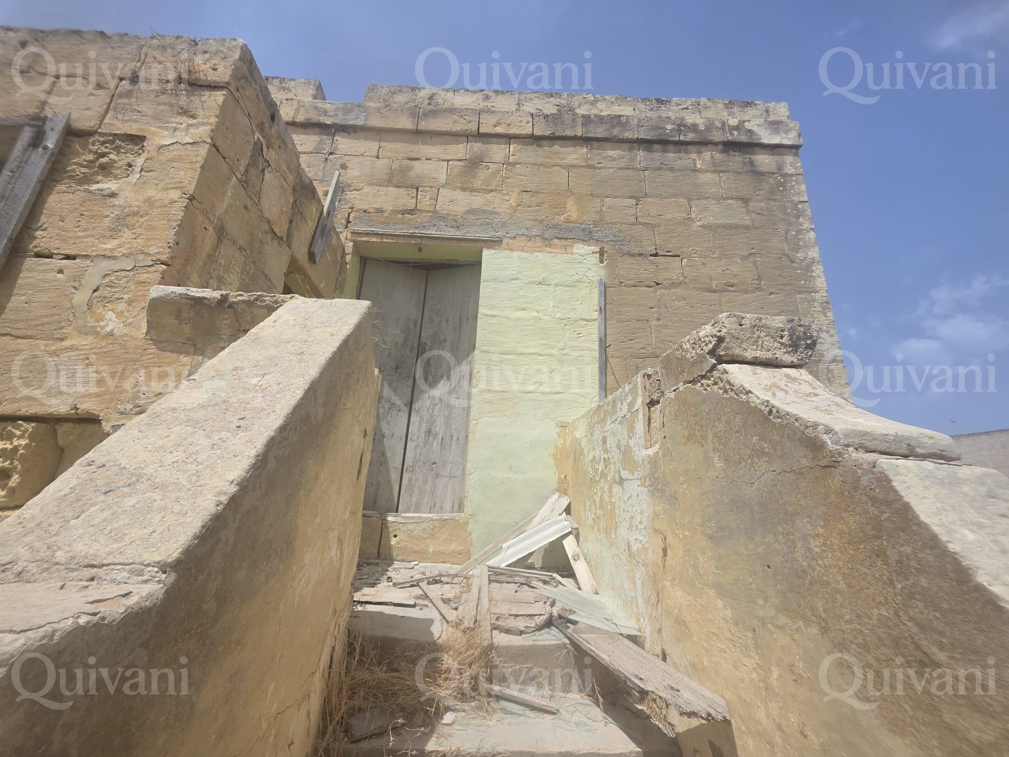 Qala, 4-Bedroom House with Pool & Garden UCA