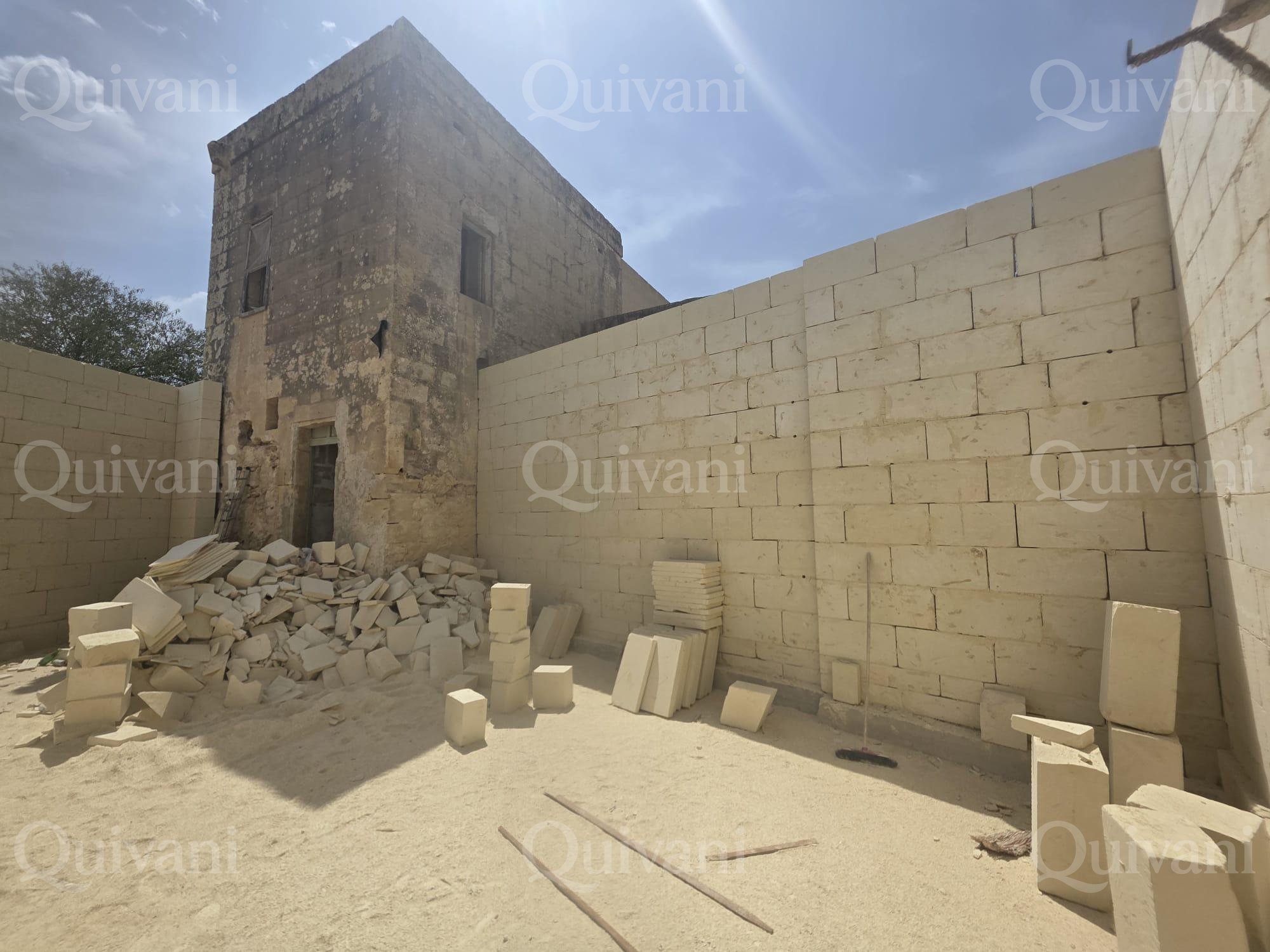 Qala, 4-Bedroom House with Pool & Garden UCA