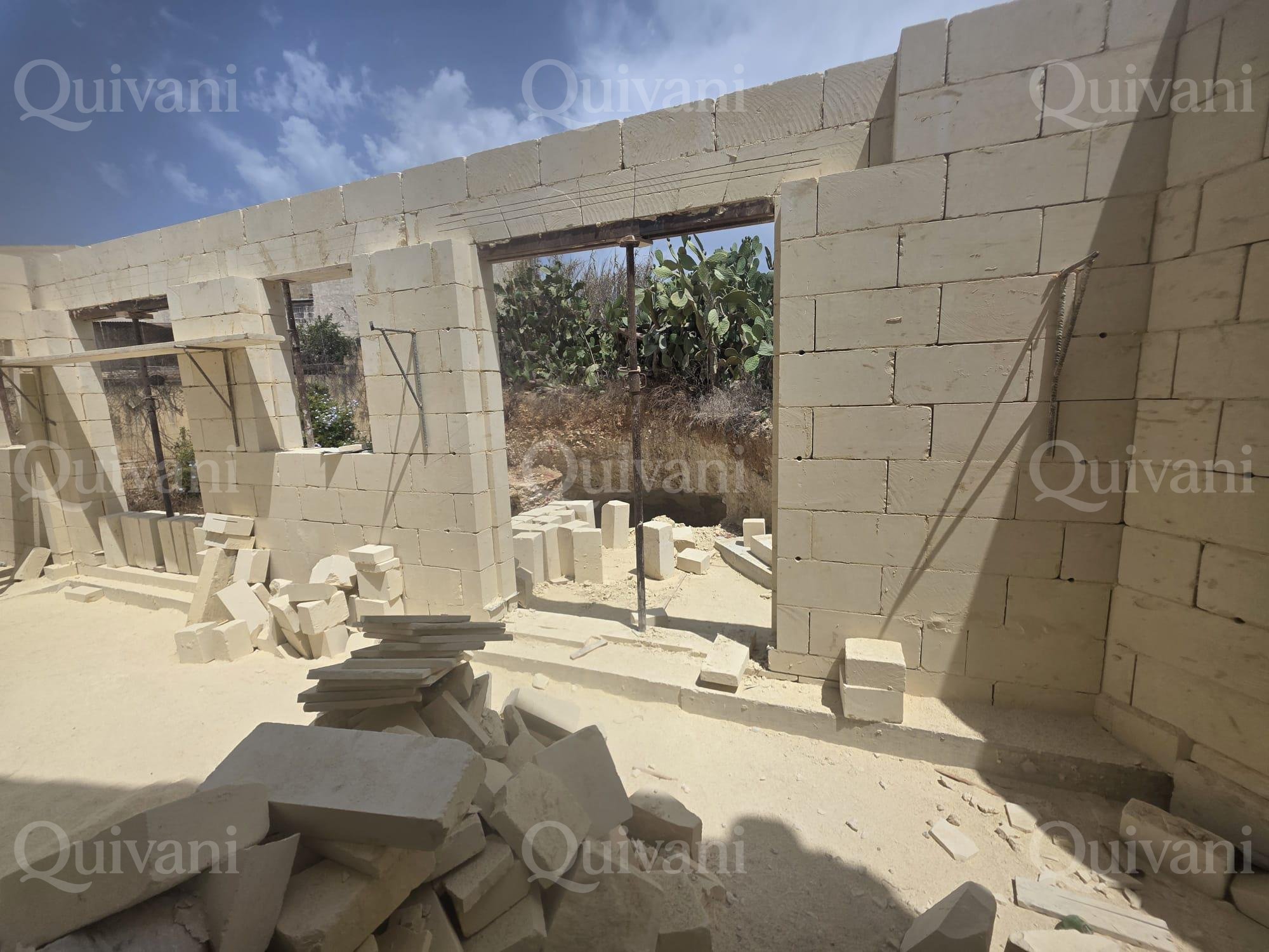 Qala, 4-Bedroom House with Pool & Garden UCA
