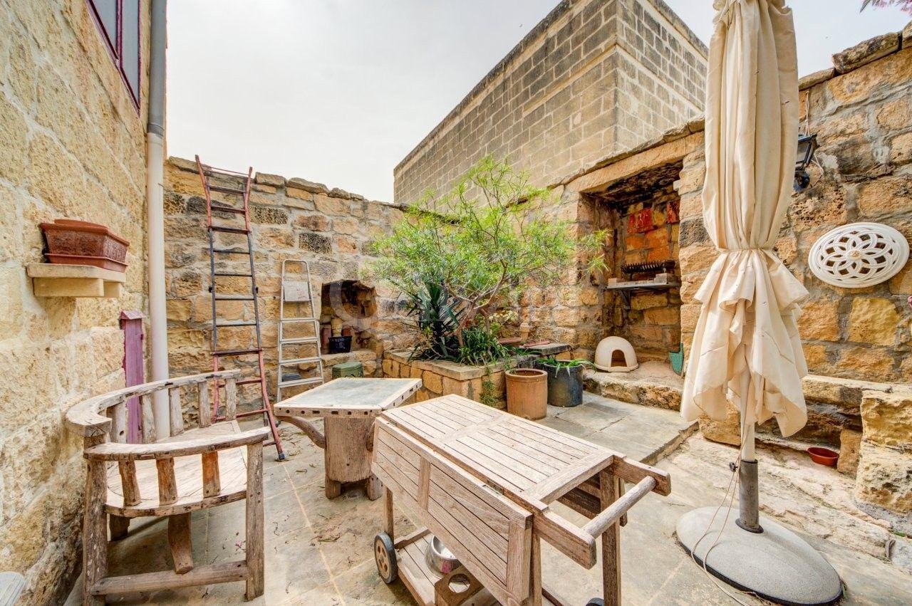 Sannat, Converted Farmhouse