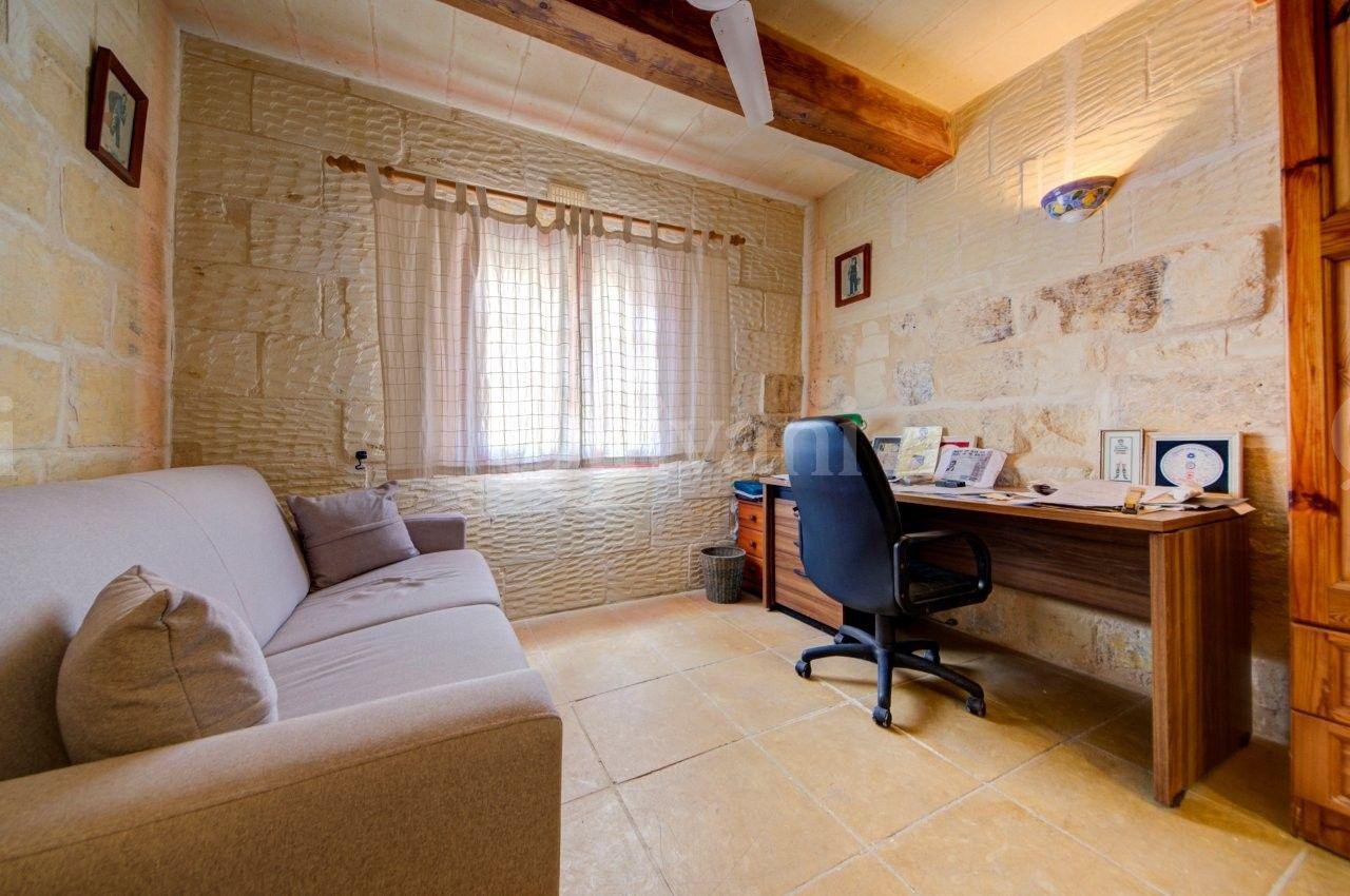 Sannat, Converted Farmhouse