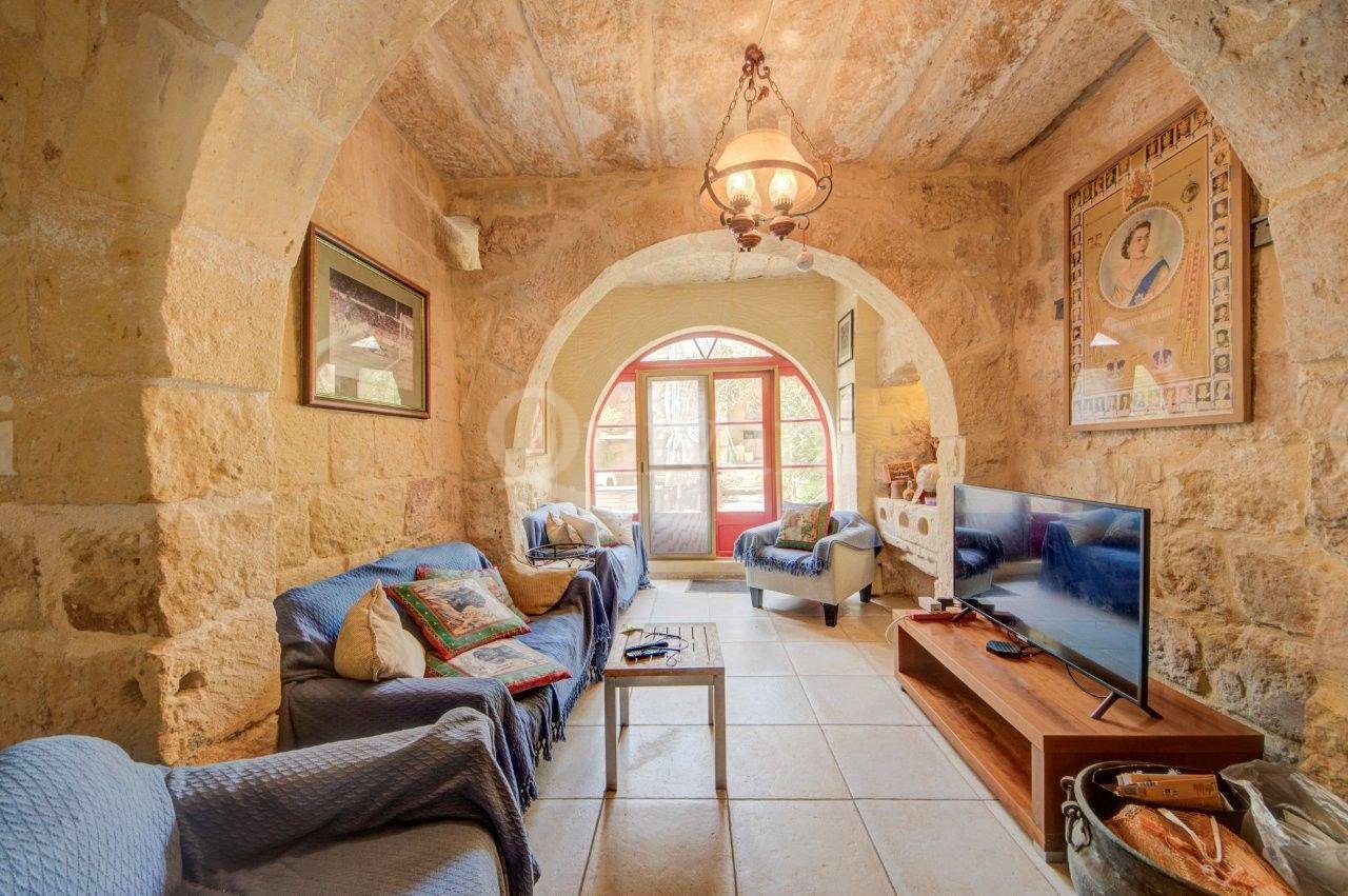Sannat, Converted Farmhouse
