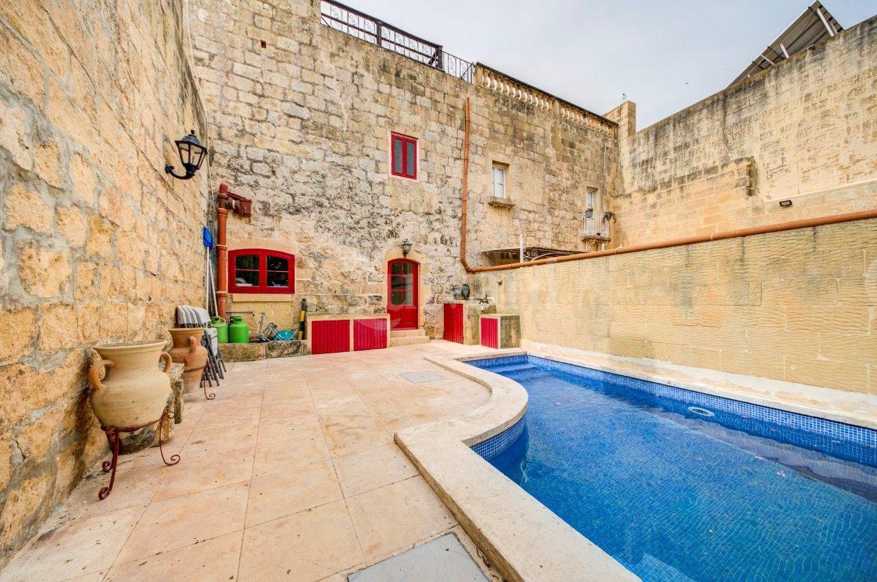 Sannat, Converted Farmhouse
