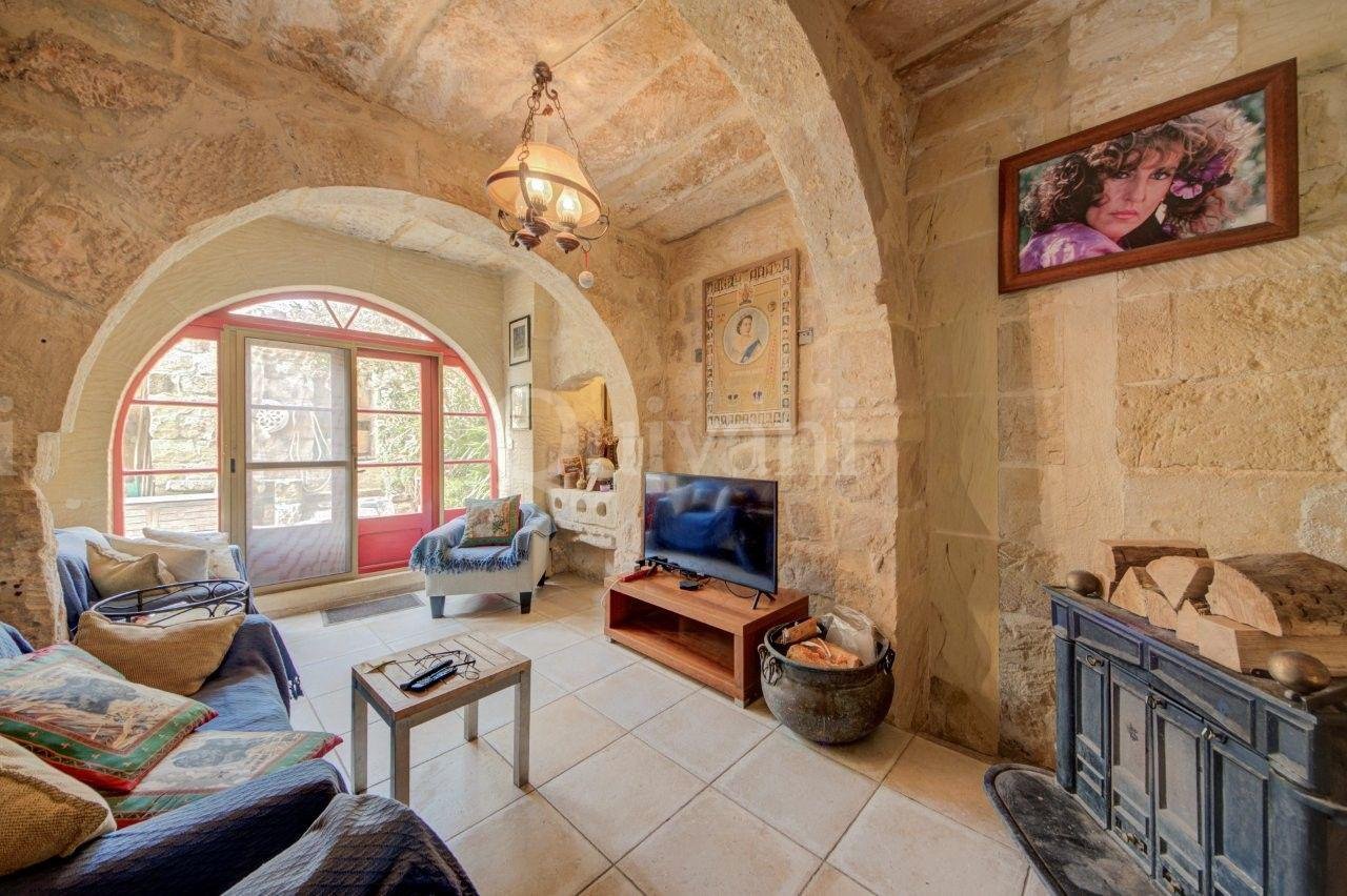 Sannat, Converted Farmhouse