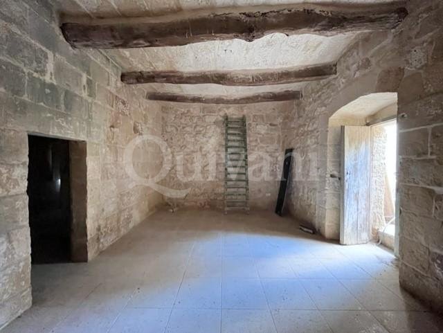 Munxar, Converted Farmhouse