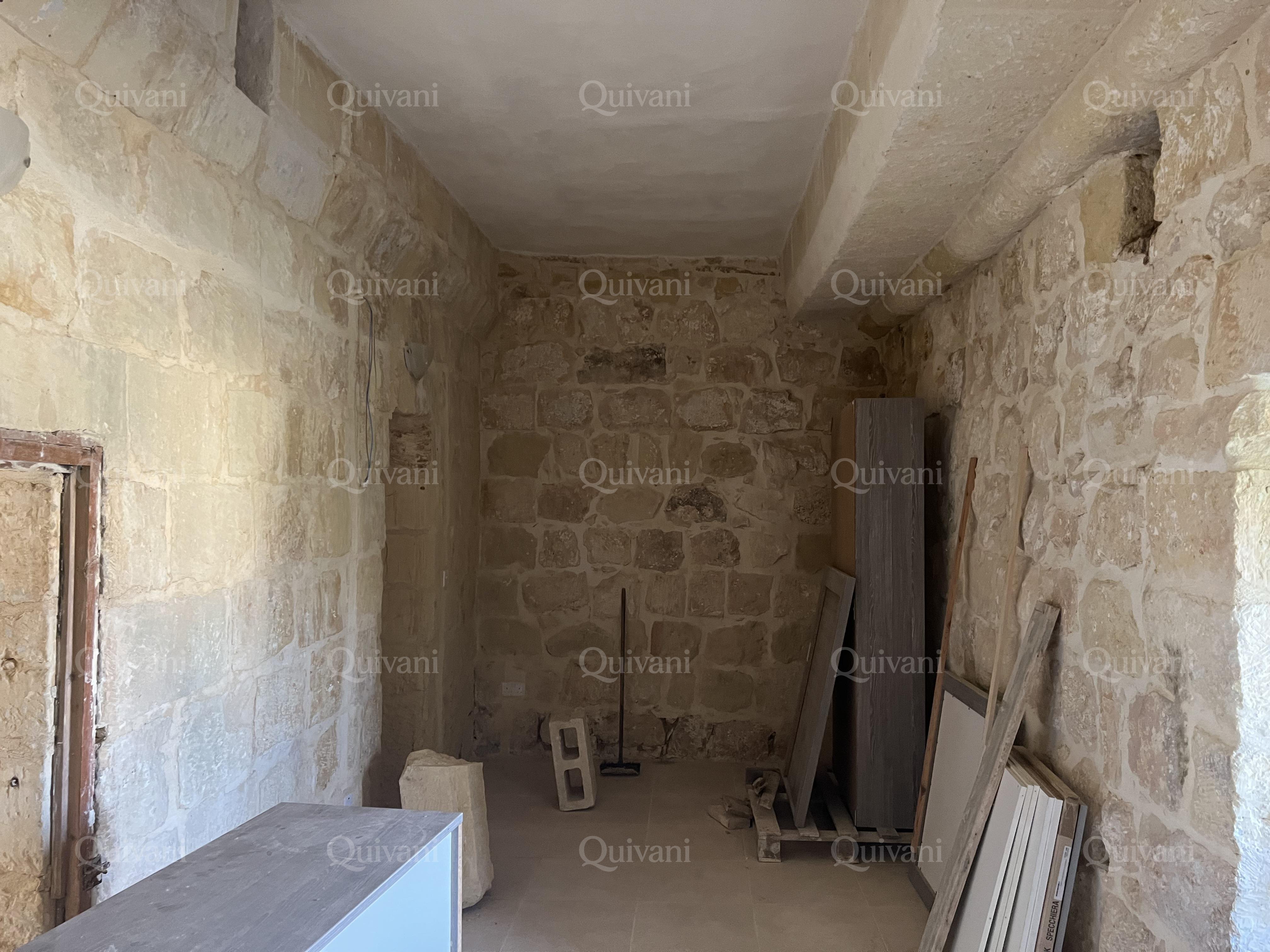 Munxar, Converted Farmhouse