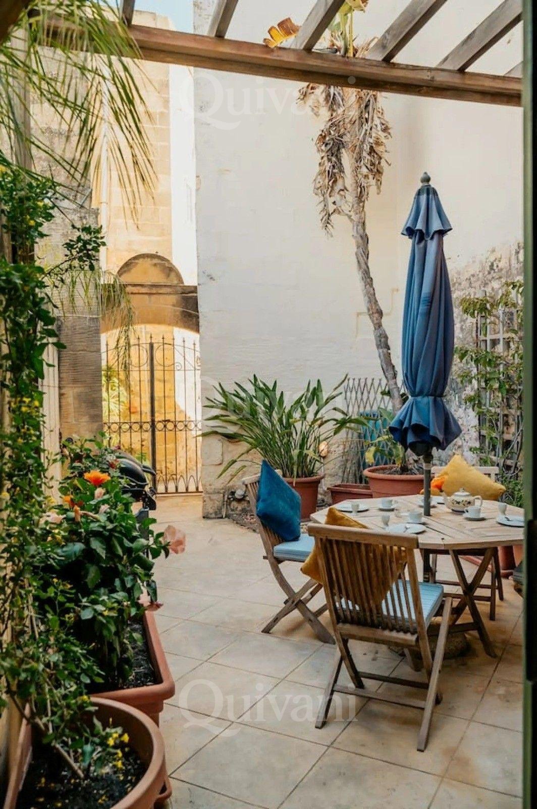 Xaghra, Furnished House of Character