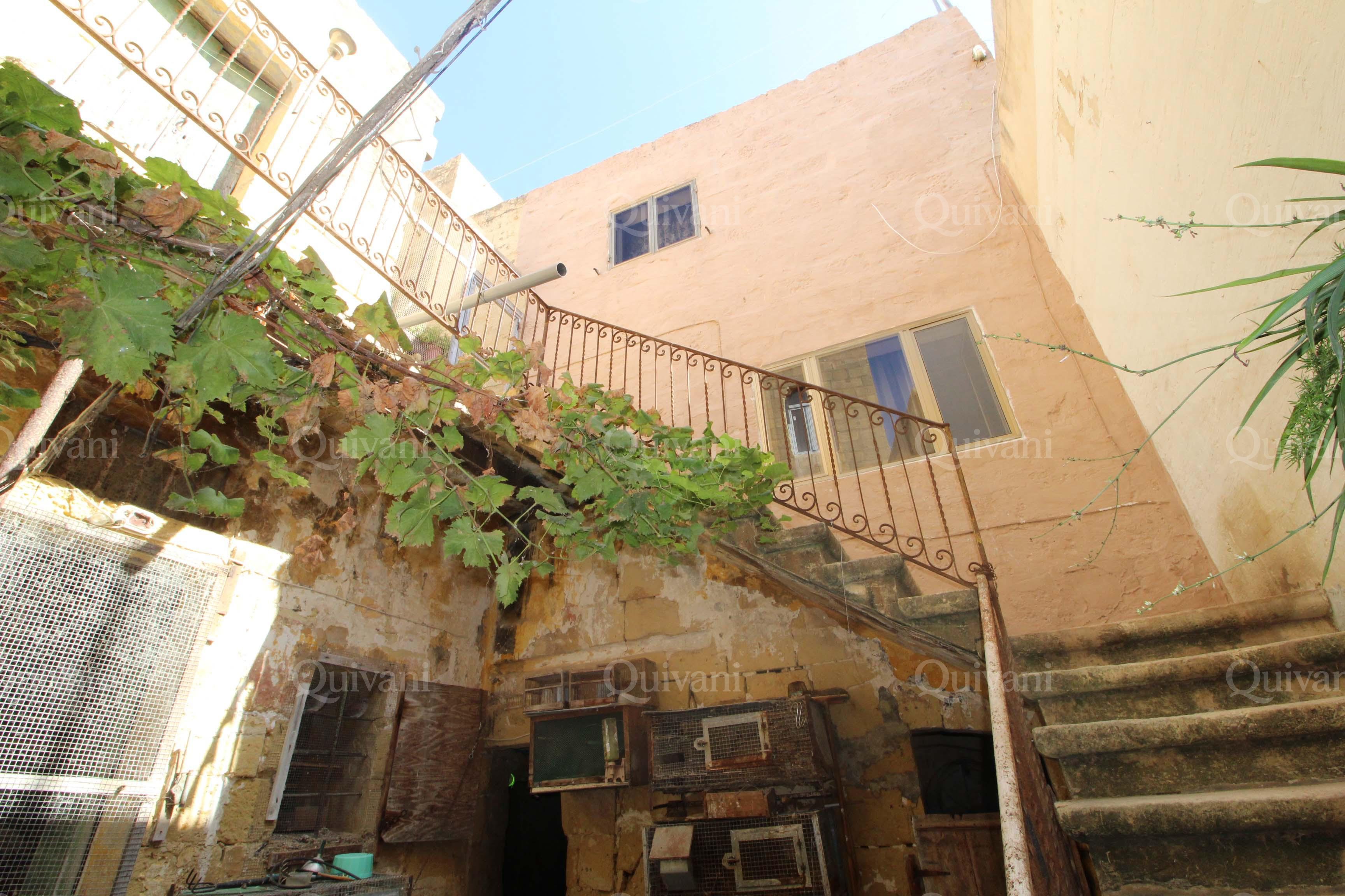 Fontana, Converted House of Character