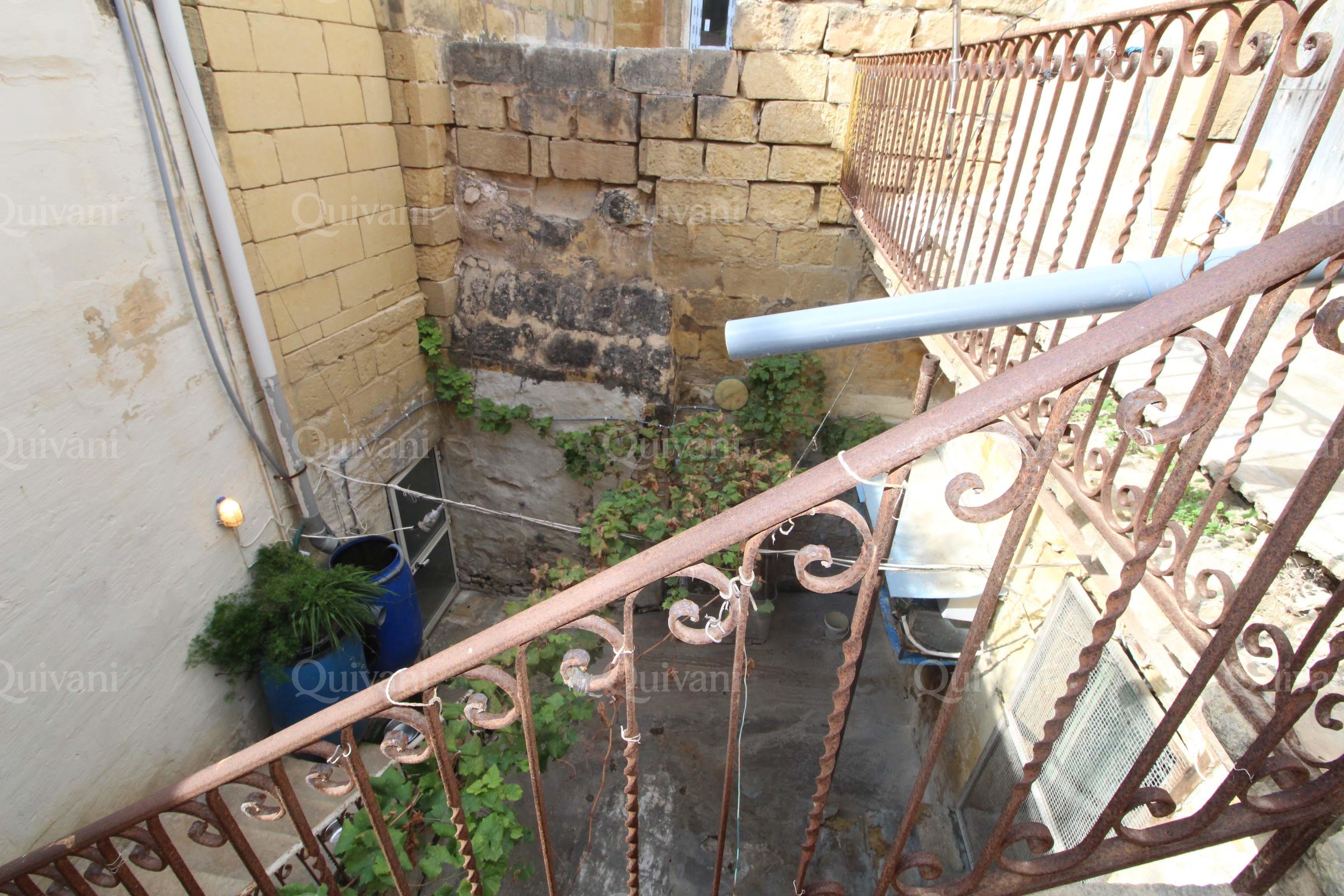 Fontana, Converted House of Character