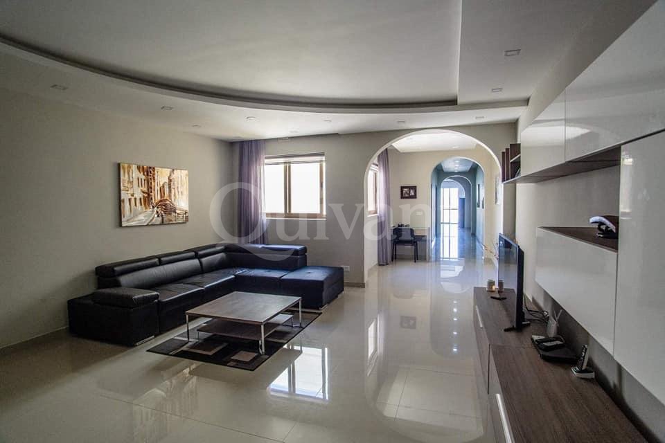 Victoria, Furnished Apartment