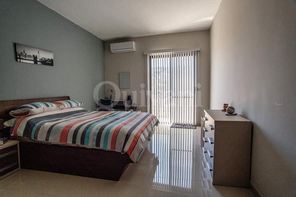Victoria, Furnished Apartment
