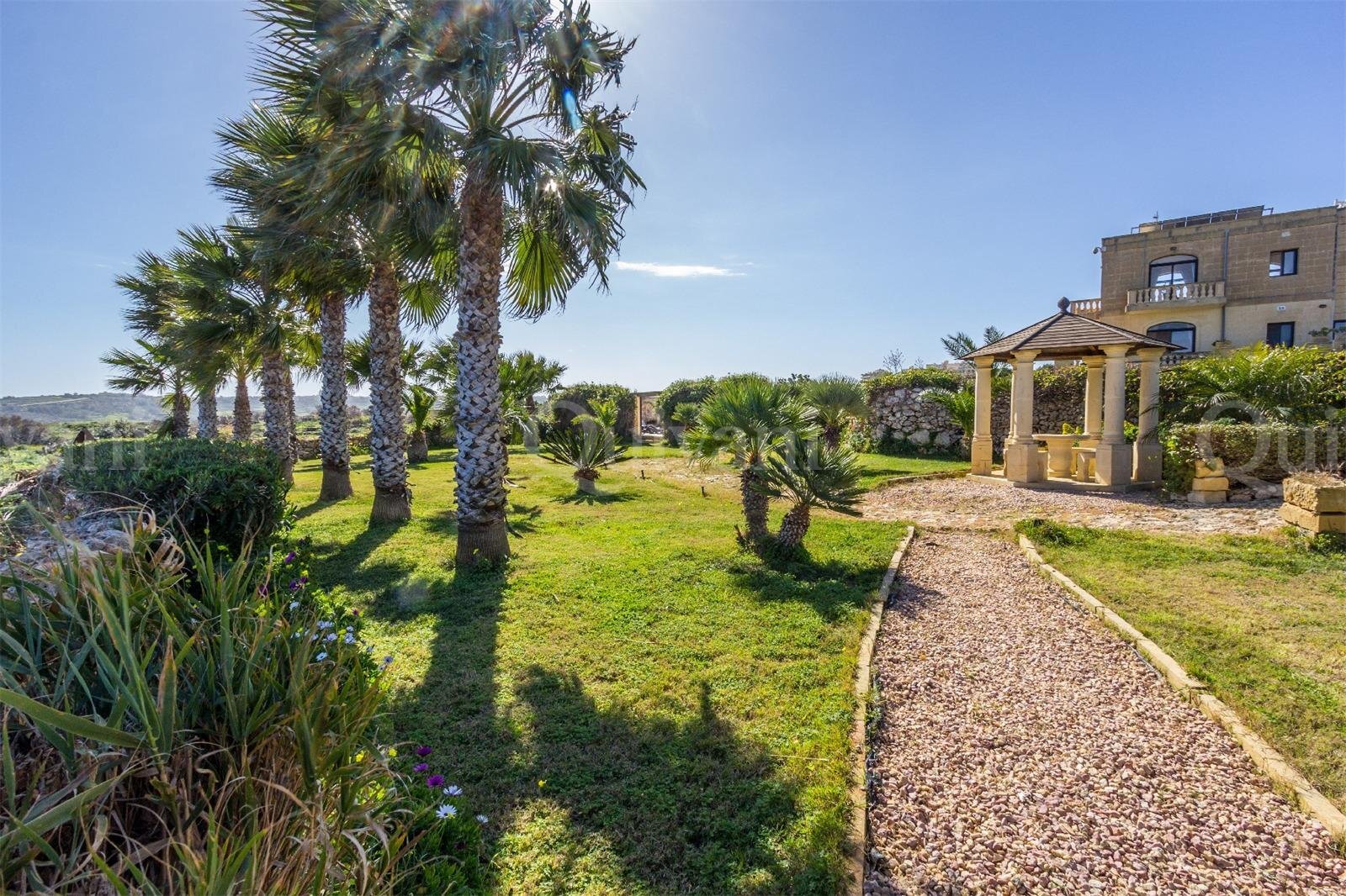 Xaghra, Finished Villa