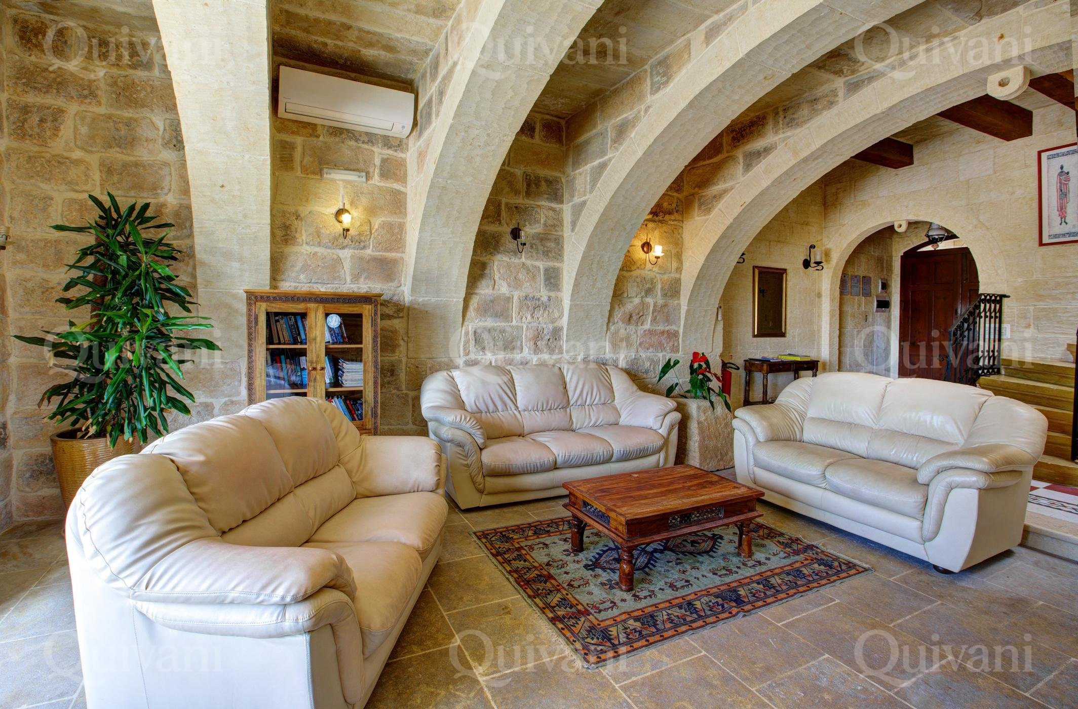Xaghra, Furnished House of Character