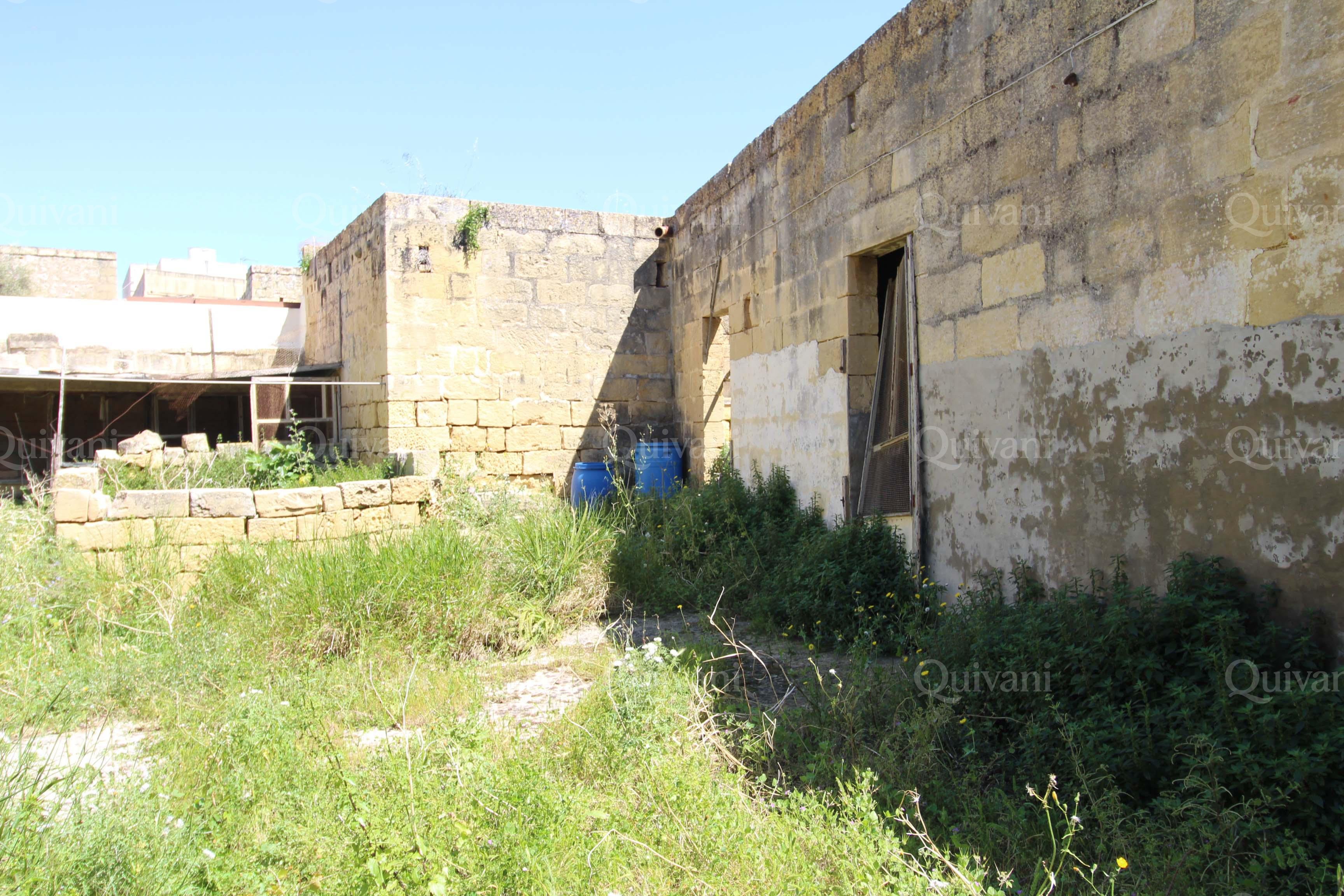 Xaghra, Unconverted Town House