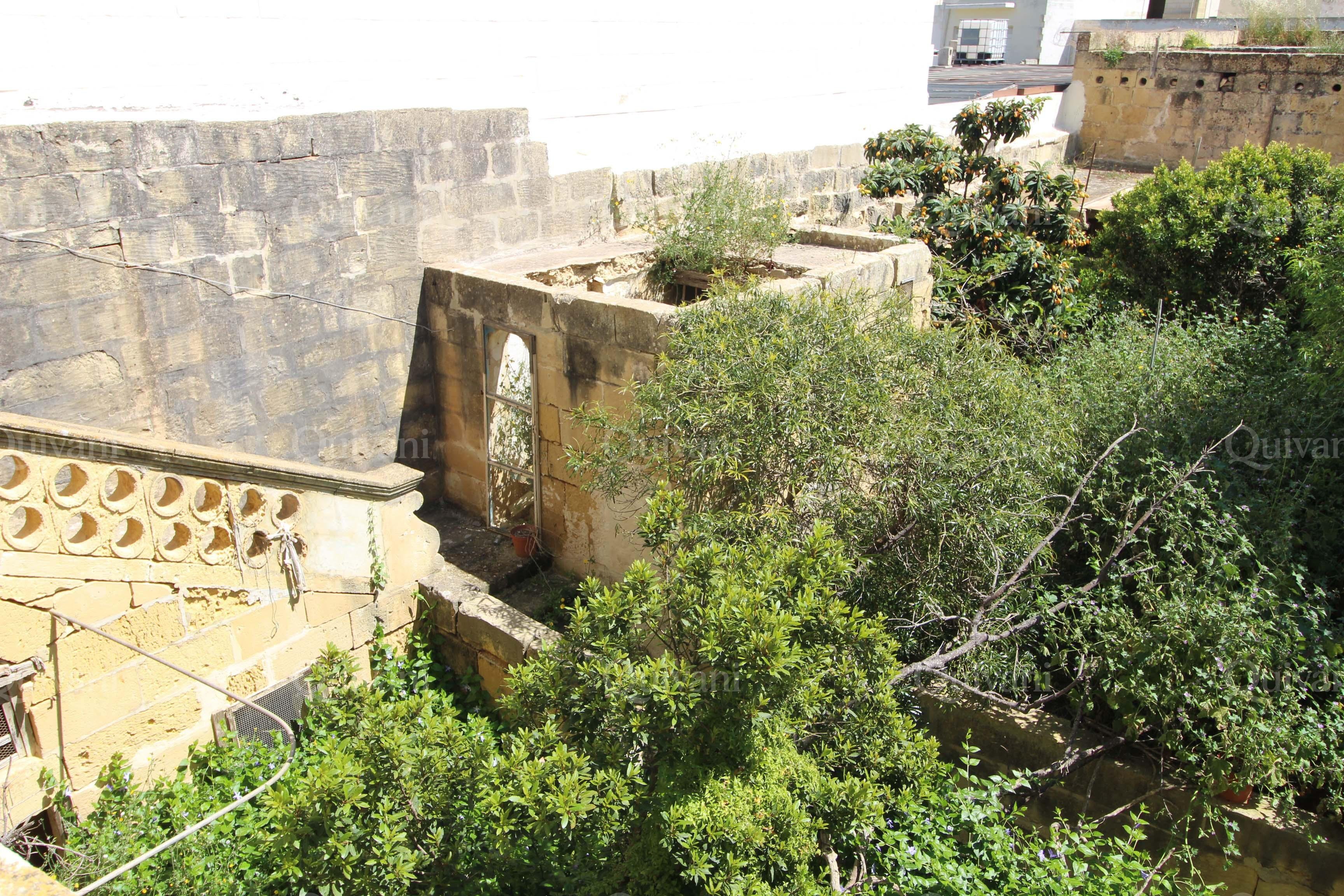 Xaghra, Unconverted Town House