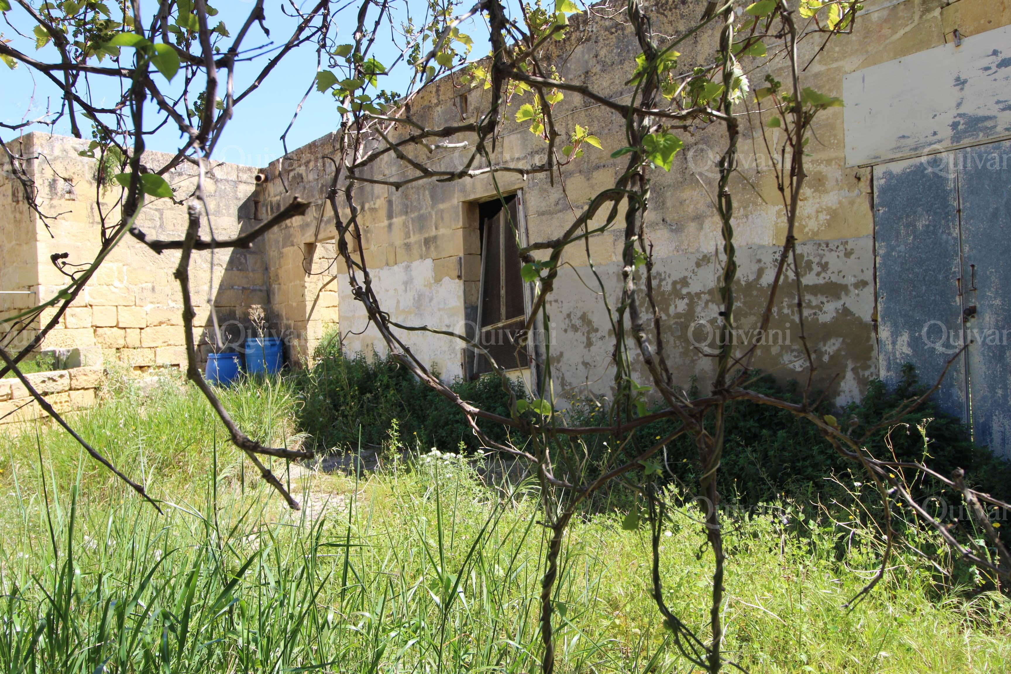 Xaghra, Unconverted Town House