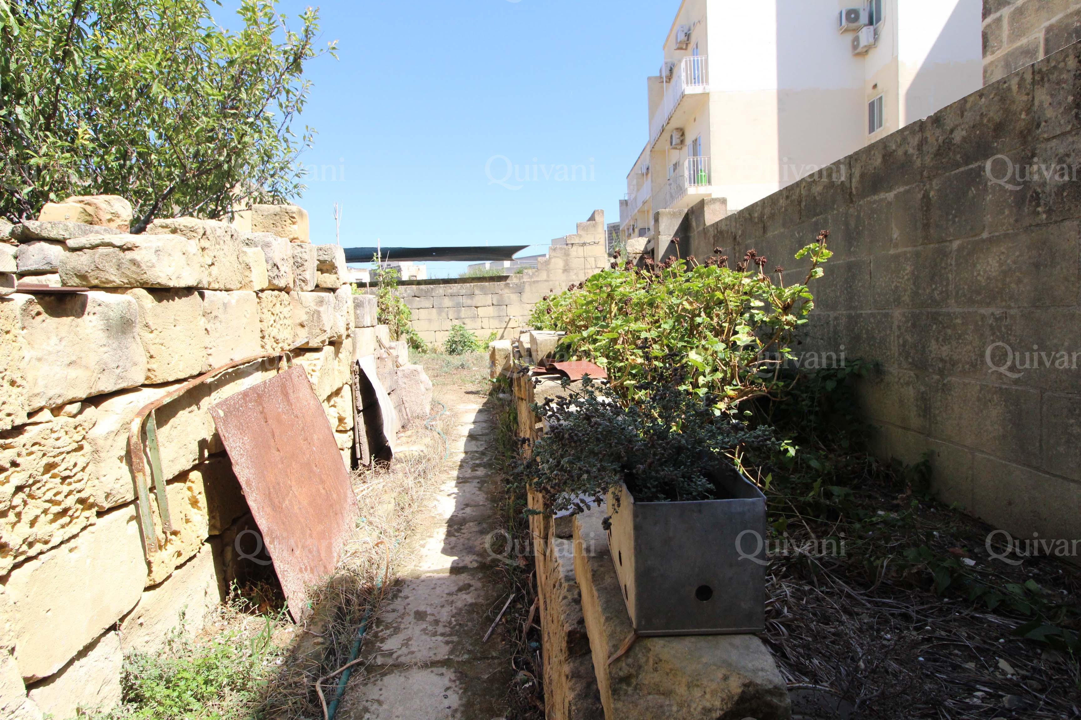 Xewkija, Unconverted Town House