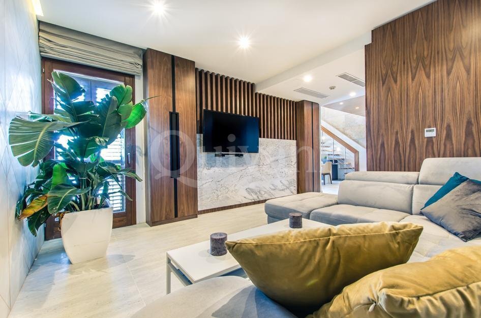 Fort Chambray, Furnished Villa