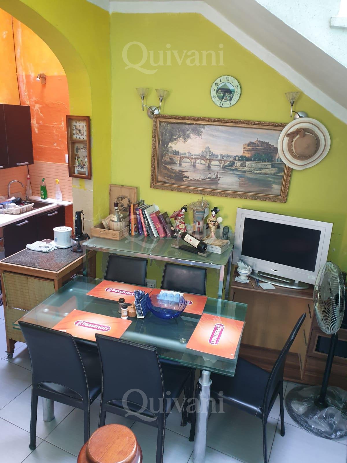 Victoria, Furnished Town House